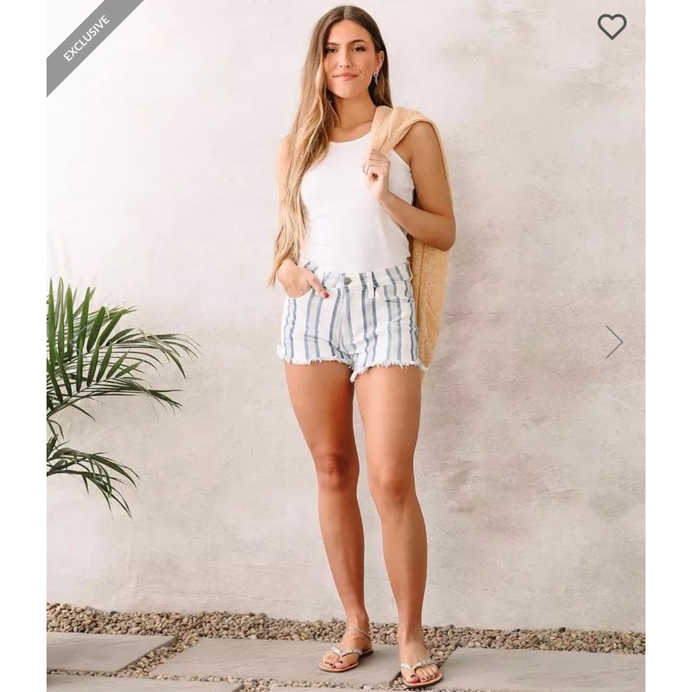 NWT - KanCan High Rise Striped Denim Stretch Short - Blue & White - Size… - Picture 4 of 7